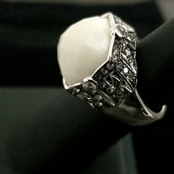 Ring - Picture 2 of 4